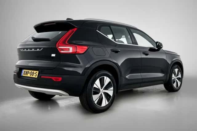 Volvo XC40 (2023) thumbnail 4