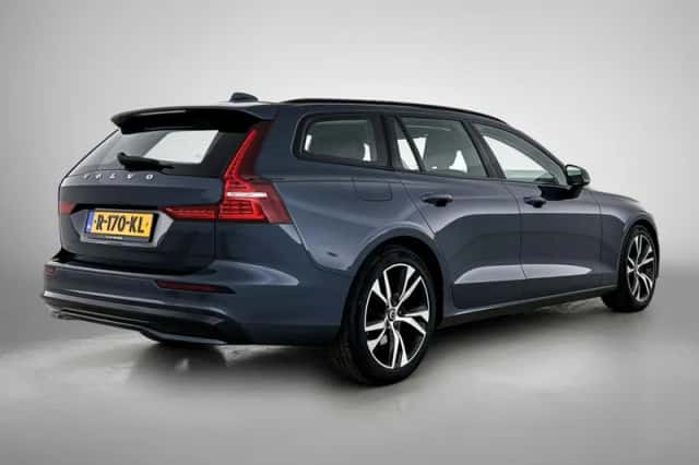 Volvo V60 (2022) thumbnail 4
