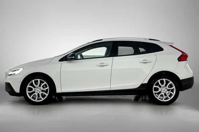 Volvo V40 (2018) thumbnail 2