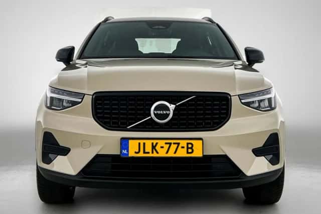 Volvo XC40 (2025) thumbnail 5