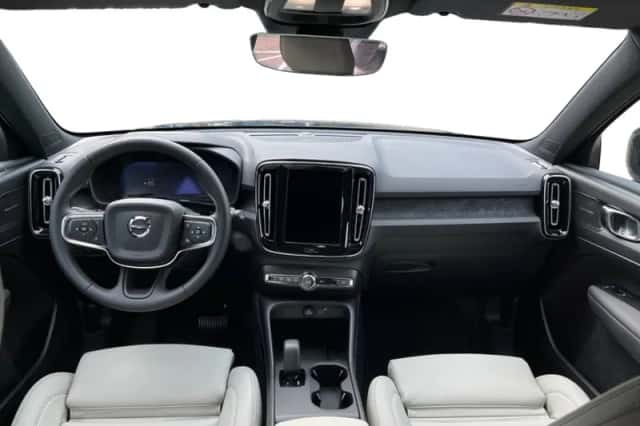 Volvo EX40 (2025) thumbnail 3