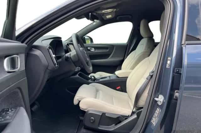 Volvo EX40 (2025) thumbnail 4