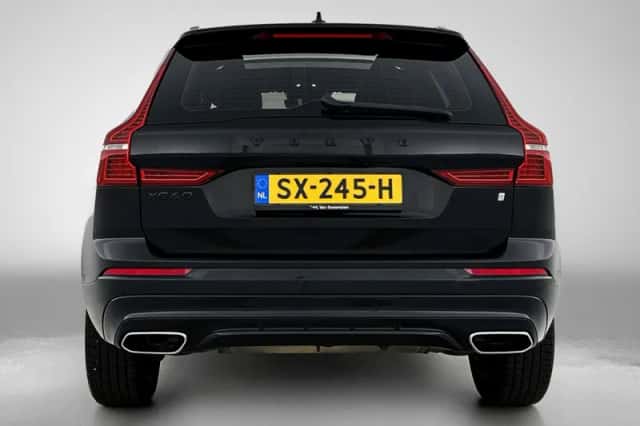 Volvo XC60 (2018) thumbnail 3
