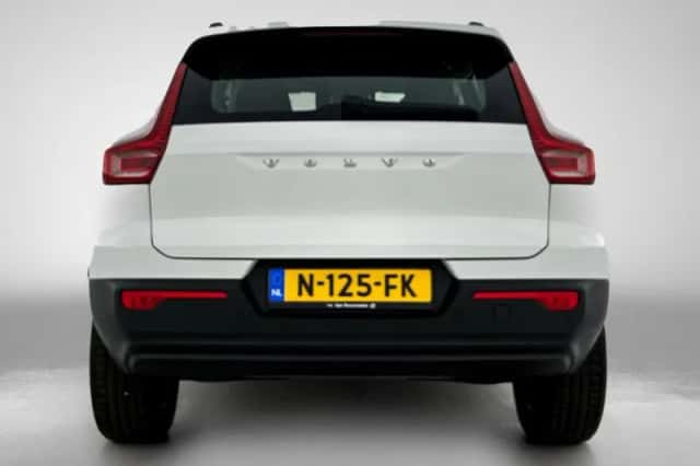Volvo XC40 (2021) thumbnail 3