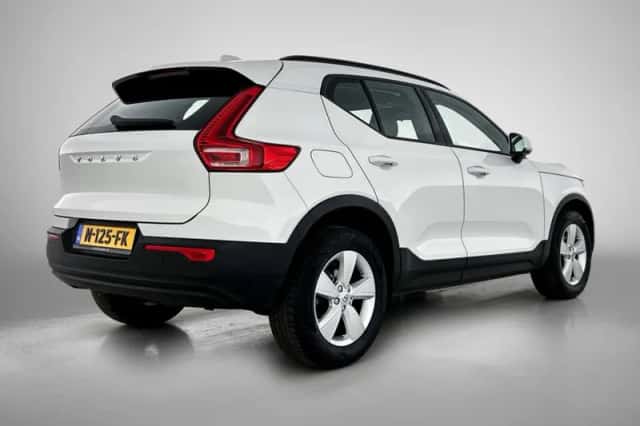 Volvo XC40 (2021) thumbnail 4