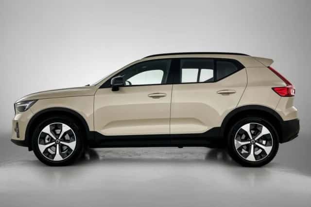 Volvo XC40 (2025) thumbnail 2