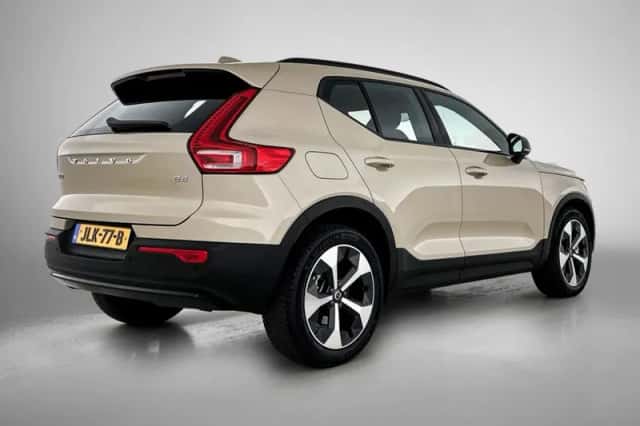 Volvo XC40 (2025) thumbnail 4