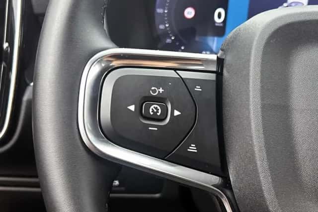 Volvo XC40 (2025) thumbnail 6