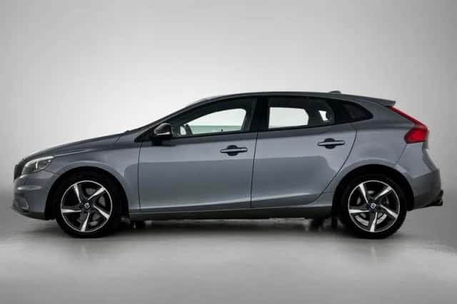 Volvo V40 (2015) thumbnail 2
