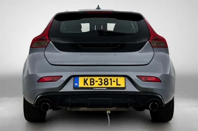 Volvo V40 (2015) thumbnail 3