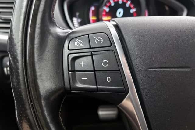 Volvo V40 (2015) thumbnail 6