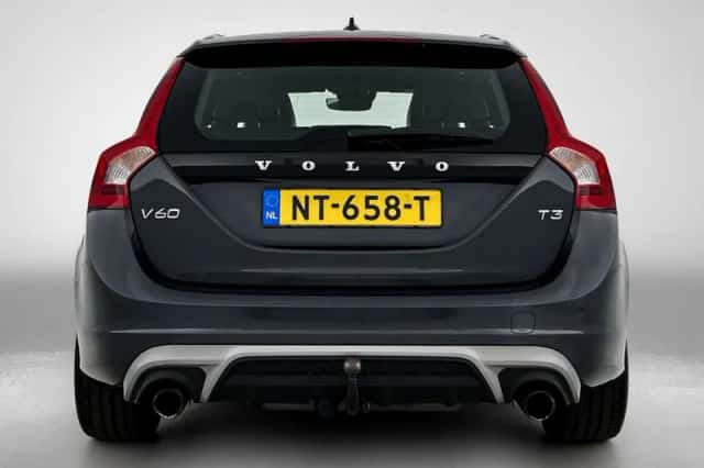 Volvo V60 (2017) thumbnail 3