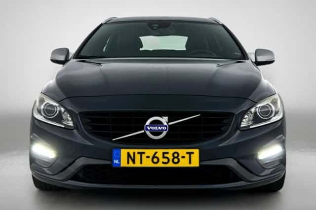 Volvo V60 (2017) thumbnail 5