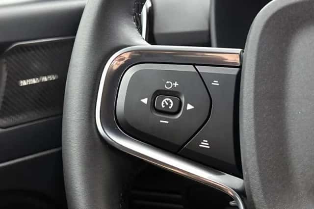 Volvo XC40 (2025) thumbnail 6