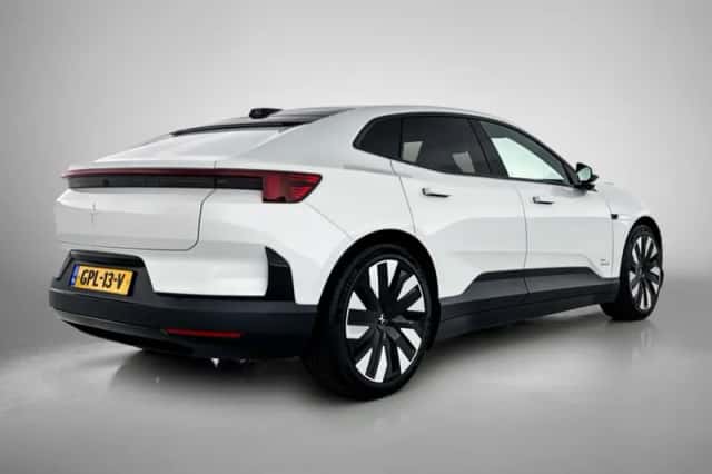 Polestar 4 (2024) thumbnail 4