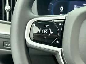 Volvo XC60 (2024) thumbnail 6