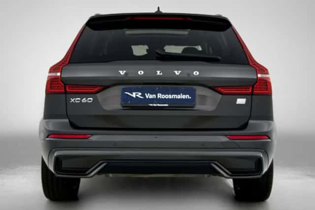 Volvo XC60 (2023) thumbnail 3