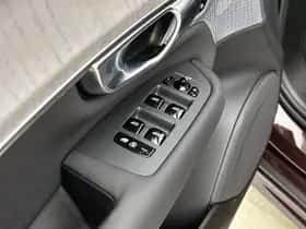 Volvo XC90 (2025) thumbnail 38
