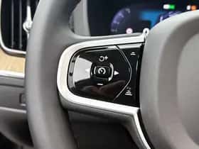 Volvo XC60 (2025) thumbnail 6