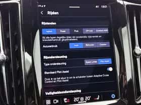 Volvo XC60 (2022) thumbnail 12
