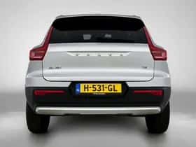 Volvo XC40 (2018) thumbnail 3