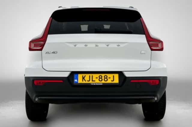 Volvo XC40 (2022) thumbnail 3