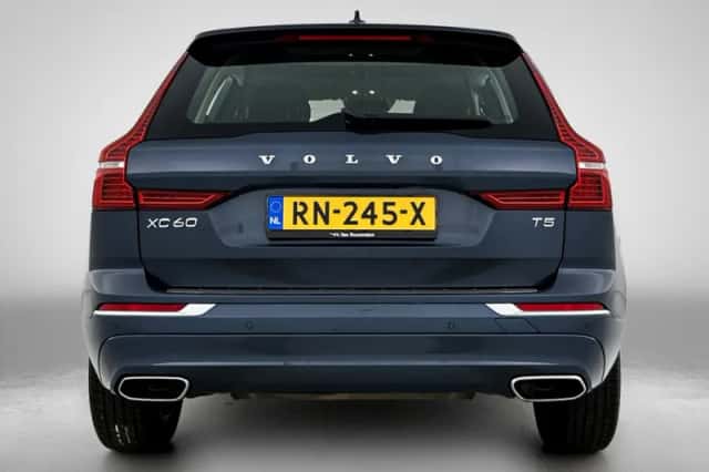 Volvo XC60 (2018) thumbnail 3