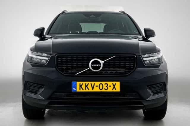 Volvo XC40 (2022) thumbnail 2