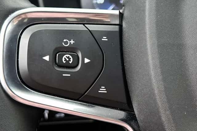 Volvo XC40 (2022) thumbnail 6