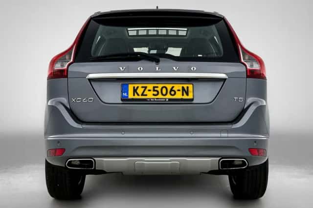 Volvo XC60 (2017) thumbnail 5