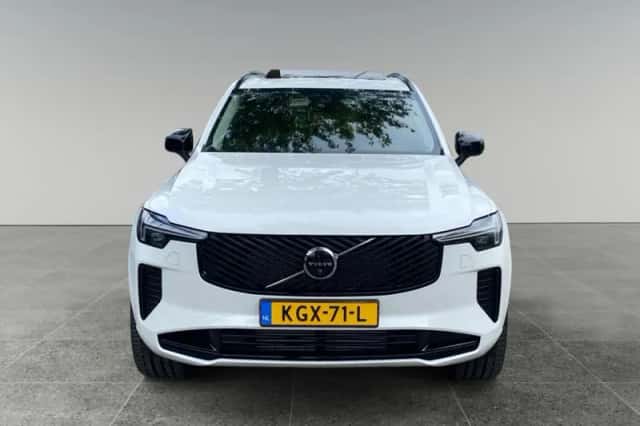 Volvo XC90 (2025) thumbnail 4