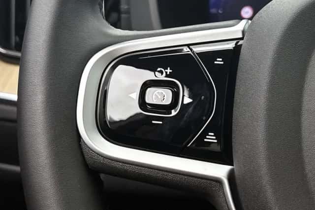 Volvo XC60 (2025) thumbnail 6
