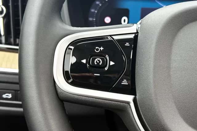 Volvo XC60 (2025) thumbnail 6