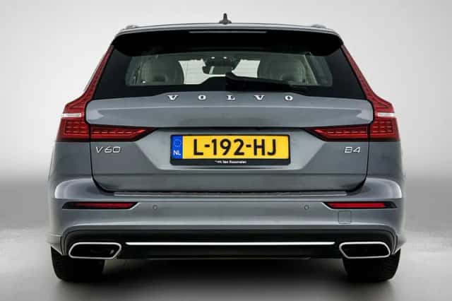 Volvo V60 (2021) thumbnail 3
