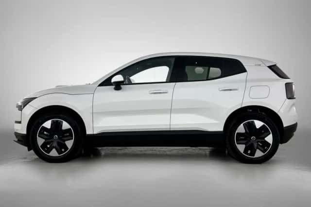Volvo EX30 (2024) thumbnail 2
