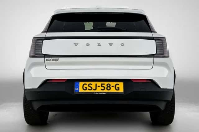 Volvo EX30 (2024) thumbnail 3