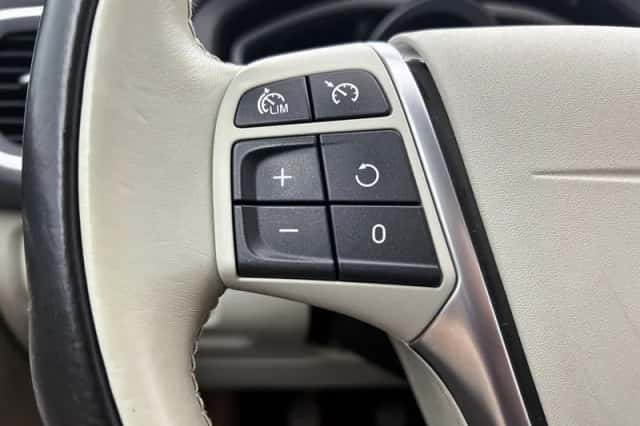 Volvo V40 (2017) thumbnail 6