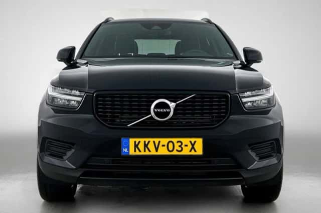 Volvo XC40 (2022) thumbnail 2