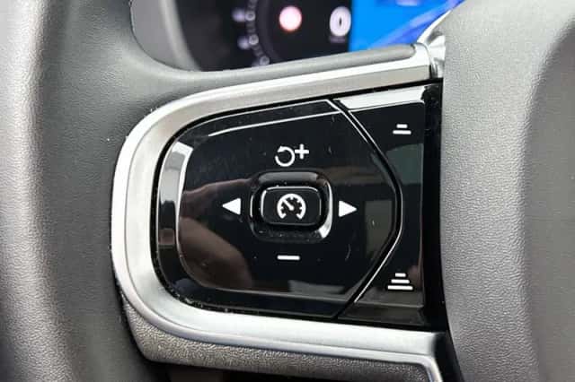 Volvo XC60 (2023) thumbnail 6
