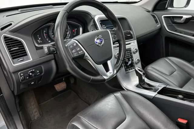 Volvo XC60 (2017) thumbnail 3
