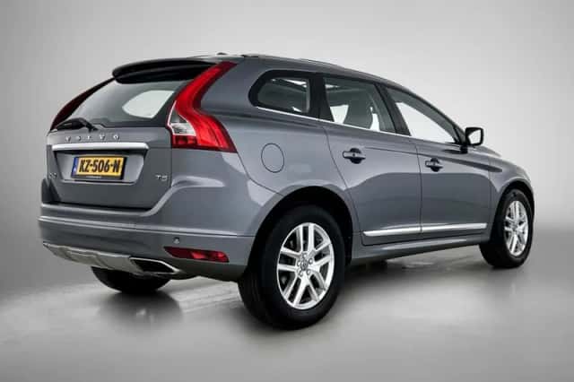 Volvo XC60 (2017) thumbnail 5