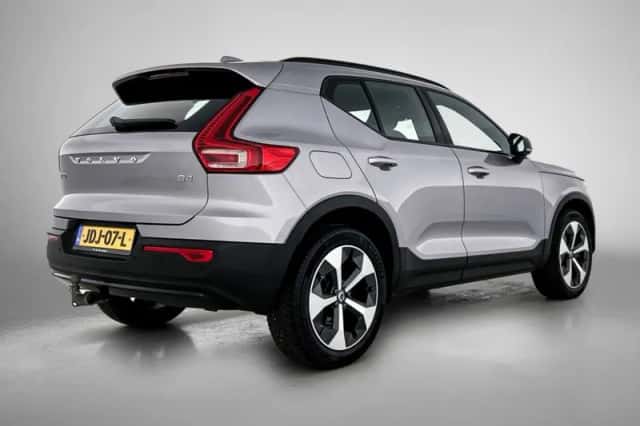 Volvo XC40 (2025) thumbnail 4