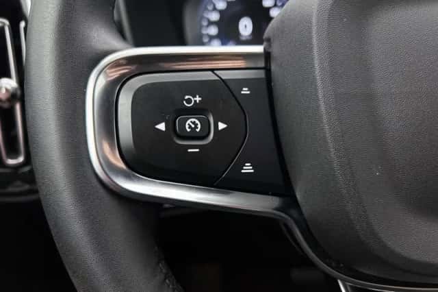Volvo XC40 (2022) thumbnail 6