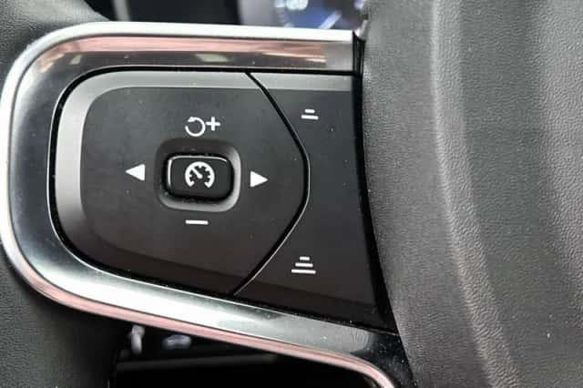 Volvo XC40 (2022) thumbnail 6