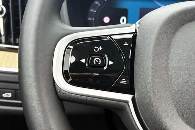 Volvo XC60 (2025) thumbnail 6