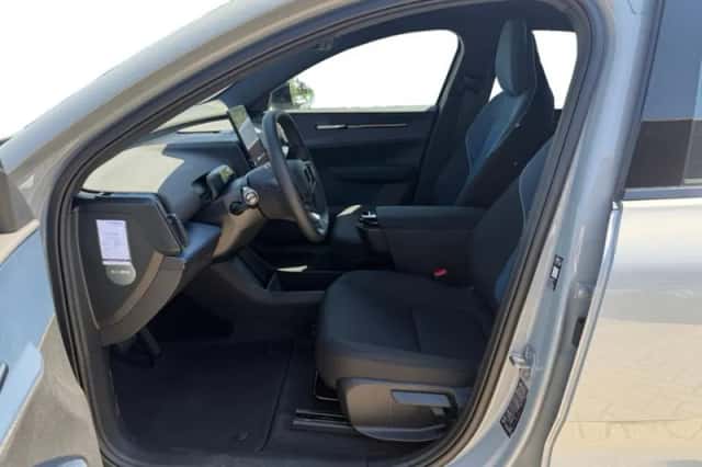 Volvo EX30 (2026) thumbnail 3