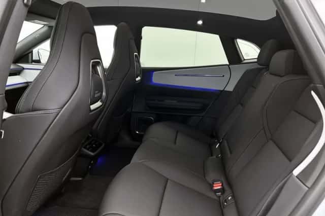 Polestar 4 (2024) thumbnail 6