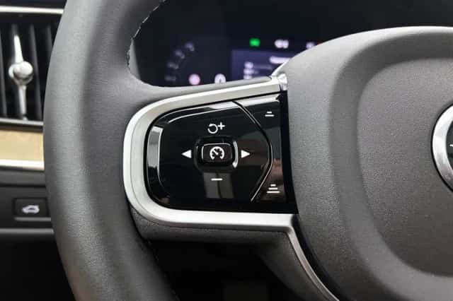 Volvo XC60 (2025) thumbnail 6