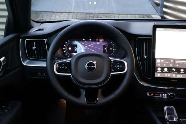 Volvo XC60 (2025) thumbnail 3