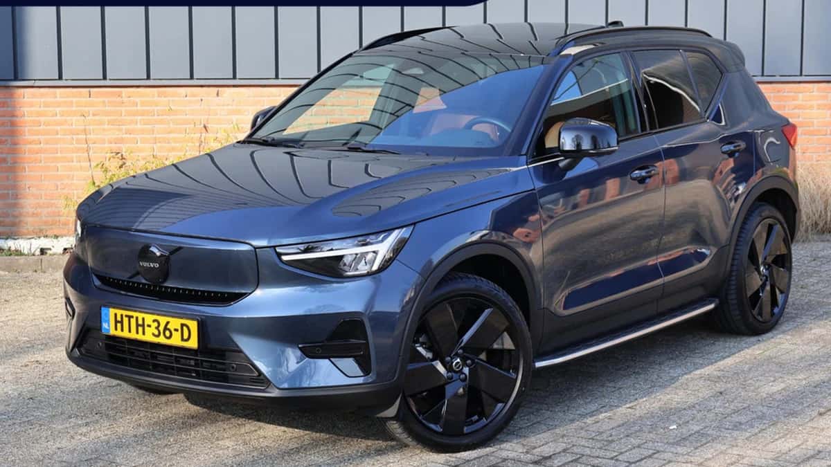Volvo EX40 (2025) — foto 1